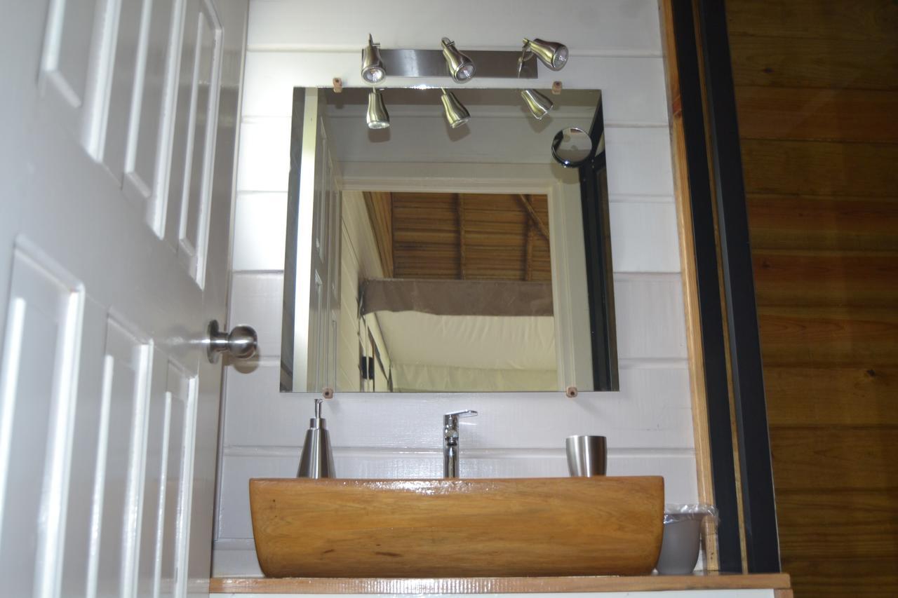 Nathylodge Bocas Town Bagian luar foto